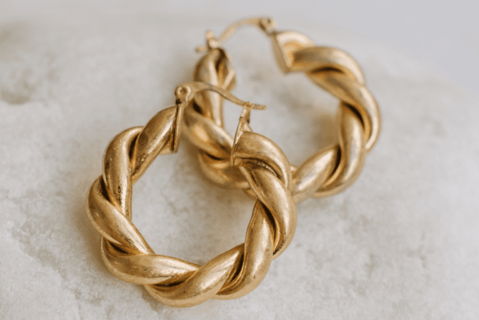 金のアクセサリー