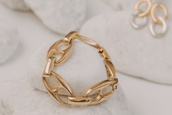 金のアクセサリー