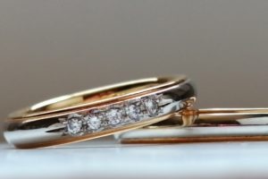 【金・プラチナの価格高騰】K18・Pt900のコンビ指輪の買取価格は？特徴や高く売るコツも紹介