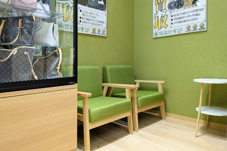 買取むすび アコス草加店 店舗写真3