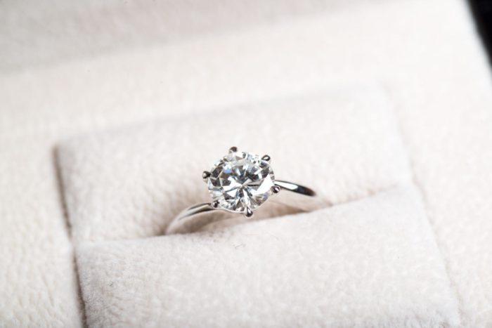 ダイヤ カラット 値段